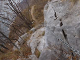 Via Normale Vetta San Vittore - Traverso attrezzato sopra il lago