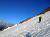 Via Normale Weissmies (cresta SE) - Risalendo i ripidi nevai per raggiungere l´attacco della cresta SE