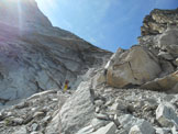 Via Normale Punta da l'Albigna (Via Steiger + Spigolo W) - Alla base del canalino detritico che permette laccesso allo Spigolo W