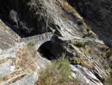 Via Normale Cima di Nimi - Il bel ponte in pietra tra Boschetto e Cappellona