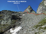 Via Normale Poncione della Marcia - Allinizio del traverso ascendente sotto le scogliere della cresta N