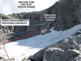 Via Normale Cima Centrale del Calvo - In salita, sulla larghissima cengia detritica alla base della cresta SSW