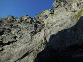 Via Normale Pizzo Coca - Spigolo E - In arrampicata, appena sopra lIntaglio (q. 2610 m)