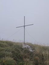 Via Normale Monte Testa Grande - Cima del monte con nebbia