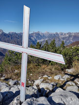 Via Normale Monte Ciastelat  ( o Cjastelat ) - Croce di vetta con panorama verso il Duranno