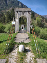 Via Normale Monte Cuzzer - ponte sul torrente Raccolana, partenza della escursione