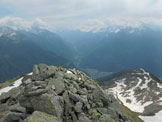 Via Normale Monte Mater - Panorama di vetta, a centro immagine Chiavenna