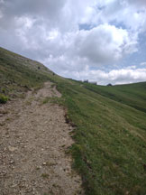 Via Normale Monte Osternig o Oisternig - Panorama sulla prateria sotto Sella Bistrizza