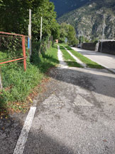 Via Normale Monte Castello di Montereale Valcellina - Inizio sentiero su sterrato