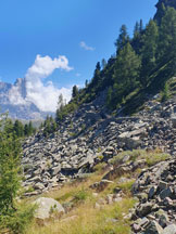 Via Normale Cima Colbricon Piccolo - Baraccamenti in rovina sotto Cima Stradon