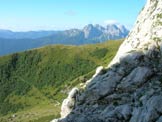 Via Normale Monte Volaia - Resti di casera Chianaletta dal canalone del Sasso Nero