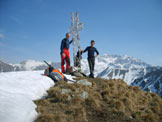 Via Normale Monte Alta Guardia - Sulla croce di vetta