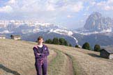 Via Normale Monte Pic - Le malghe salendo, sullo sfondo Sassolungo e Sella