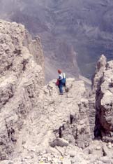 Via Normale Cima Grande di Lavaredo - Sosta sopra il canale camino nei pressi della grande cengia.