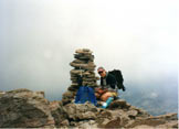 Via Normale Pizzo Tamb - La cima con il suo grande ometto