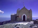 Via Normale Monte Robinet - Il Bivacco Madonna degli Angeli sull'ampia vetta del monte Robinet