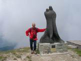 Via Normale Monte Cimone - sulla vetta del Monte Cimone 2165 m, purtroppo la  nebbia rende il panorama nullo