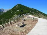 Via Normale Monte Blockhaus - Il piazzale del Blockhaus, sulla cima cera il fortino Borbonico