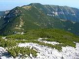 Via Normale Monte Focalone - Il lungo sentiero appena percorso dalla Maielletta visto salendo lungo la cresta Nord del Focalone