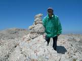 Via Normale Monte SantAngelo - Giuseppe Albrizio sul Monte San Angelo, in fondo il Monte Amaro