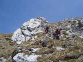 Via Normale Cima delle Casse Larghe - Passaggi tra erba e roccette