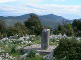 Via Normale Monte Romano - Cippo n 20, in fondo Monte Tavanese e Monte delle Fate