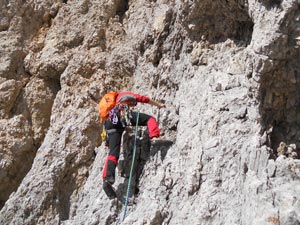 In arrampicata Dente del Sasssolungo