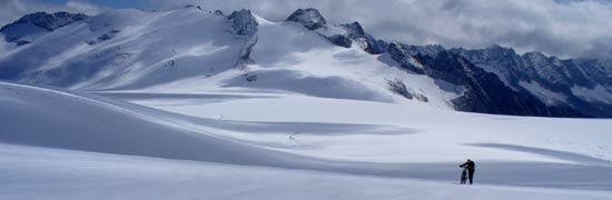 Attraversamento del Pian di neve sul ghiacciaio dellAdamello