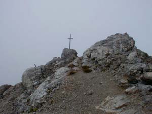 Cima di Costabella - La piccola croce di legno sulla Cima di Costabella