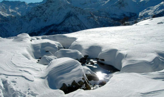 Torrente innevato