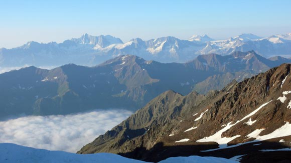 Traversata delle 13 cime - Alba al Bivacco Meneghello