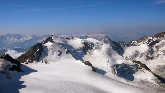 Traversata delle 13 cime - Sguardo tra Punta Cadini e Punta Taviela, dalla vetta del Palon de la Mare