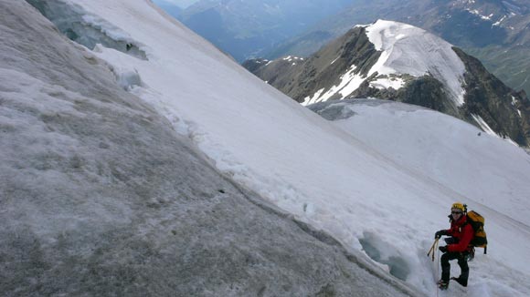 Traversata delle 13 cime - In discesa dal Cevedale, l'aperta crepaccia terminale