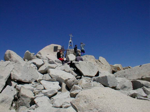 Monte Adamello - La croce sulla vetta dell'Adamello