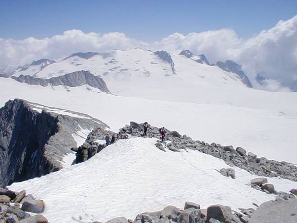 adamello - Sguardo verso la cresta est e il Monte Falcone