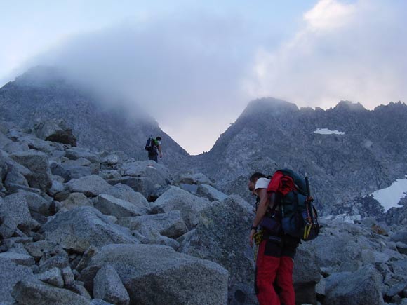 Monte Adamello - Lungo la morena che sale al Passo Brizio dal Rif. Garibaldi