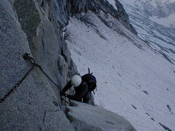 Monte Adamello - Tratto attrezzato con catene che sale dal ghiacciaio al Passo Brizio