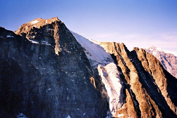 Traversata Angelo Grande - Cima Vertana - In alto a sinistra la vetta della Cima Vertana, dalla cresta NW dell'Angelo Grande