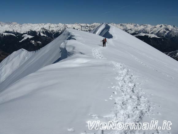 aralalta - Lungo la cresta che collega la cima Aralalta alla cima Baciamorti