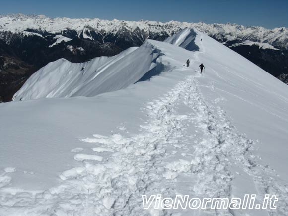 Monte Aralalta - Lungo la cresta che collega la cima Aralalta alla cima Baciamorti