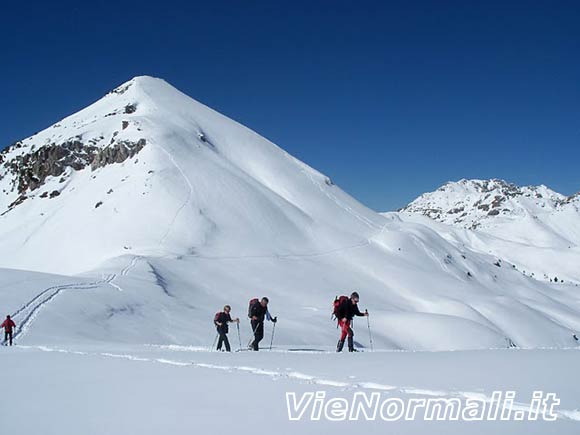 aralalta - Passo di Sodadura con le tracce dalla cresta sud est e dal versante nord