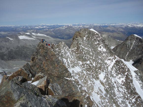 biancograt - Vista su tutta la cresta rocciosa dalla cima del Torrione