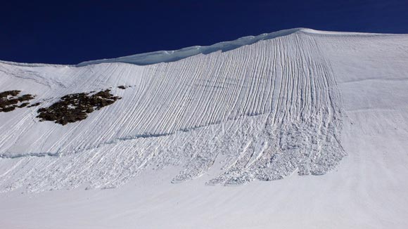 Castore - Slavine dalla Cresta della Spalla - Oramai al sicuro sul Ghiacciaio Felik