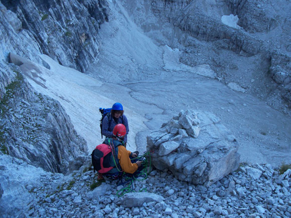 cimabrenta - La sosta su masso alla fine della parete iniziale