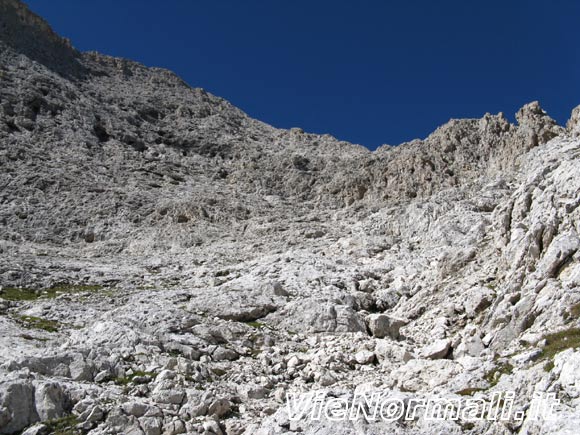 Cima di Campido - Il pendio roccioso di salita in direzione del canale