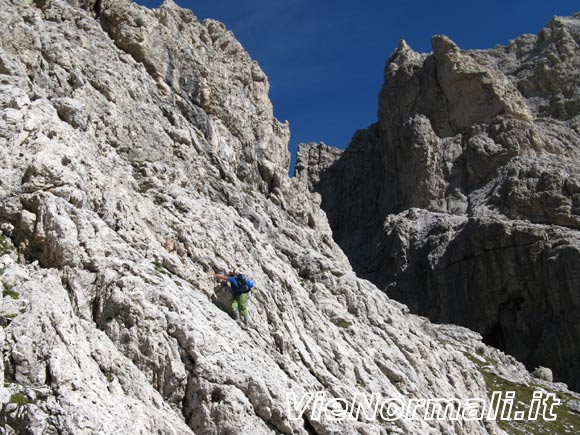 Cima di Campido - Salendo lo zoccolo sotto la Torre di Campido