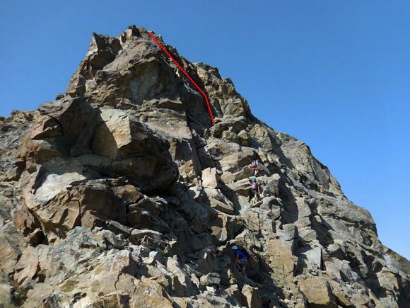 Cima del Duca - In rosso il passaggio chiave, 20 metri di III/III+