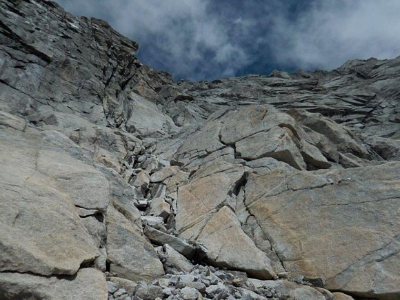 Cima di Castello - All'inizio del sistema di canaletti e cenge (passaggi di I e II)