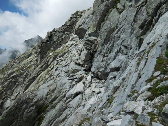 Cima di Castello - Una cengia un p esposta