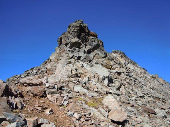 Cima di Lago - i due risalti in successione che si aggirano a sinistra.